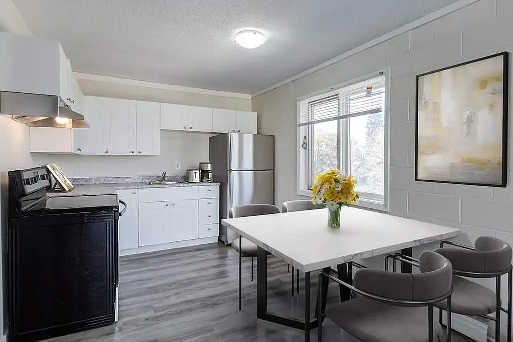 Grenada Apartments — Photo 1