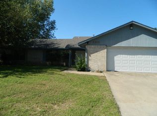 2310 NE 9th St, Lawton, OK 73507