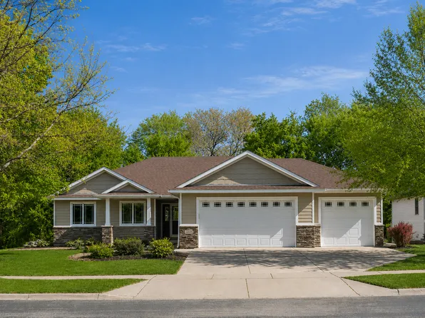 2215 Greenfield Dr E, Northfield, MN 55057