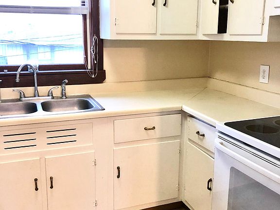 2nd image of 30 S Pershing Ave APT 4