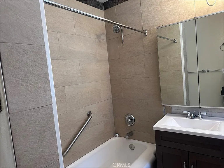 3615 Caspian Ave — Photo 10