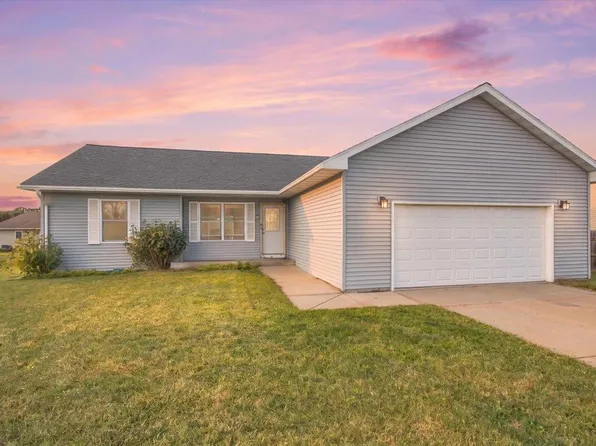 745 Crestview Dr, Reedsburg, WI 53959