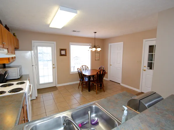 125 Crooked Creek Dr, Oakfield, TN 38362