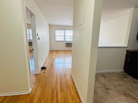 5th image of 34 E 32nd St APT C3