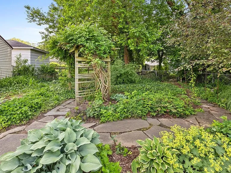 303 Wallinwood Ave NE — Photo 32