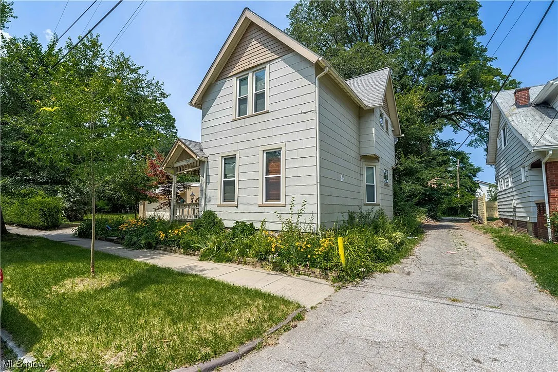 4030 Hyde Ave photo 1