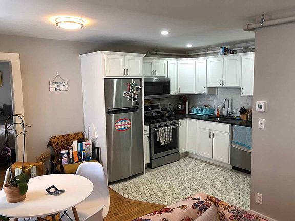 Kitchen eating area