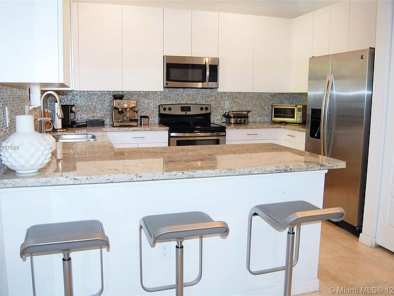 4th image of 755 NE 193rd St #755