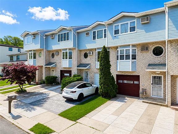 3rd image of 54 Rupert Ave