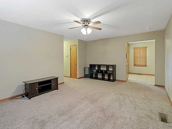 4th image of 819 Timmons Dr