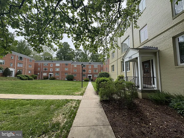 10403 Montrose Ave #201 — Photo 3