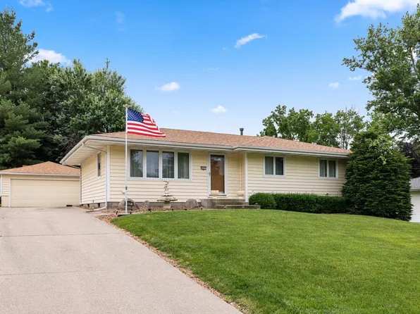 4601 Fairview Dr, Pleasant Hill, IA 50327