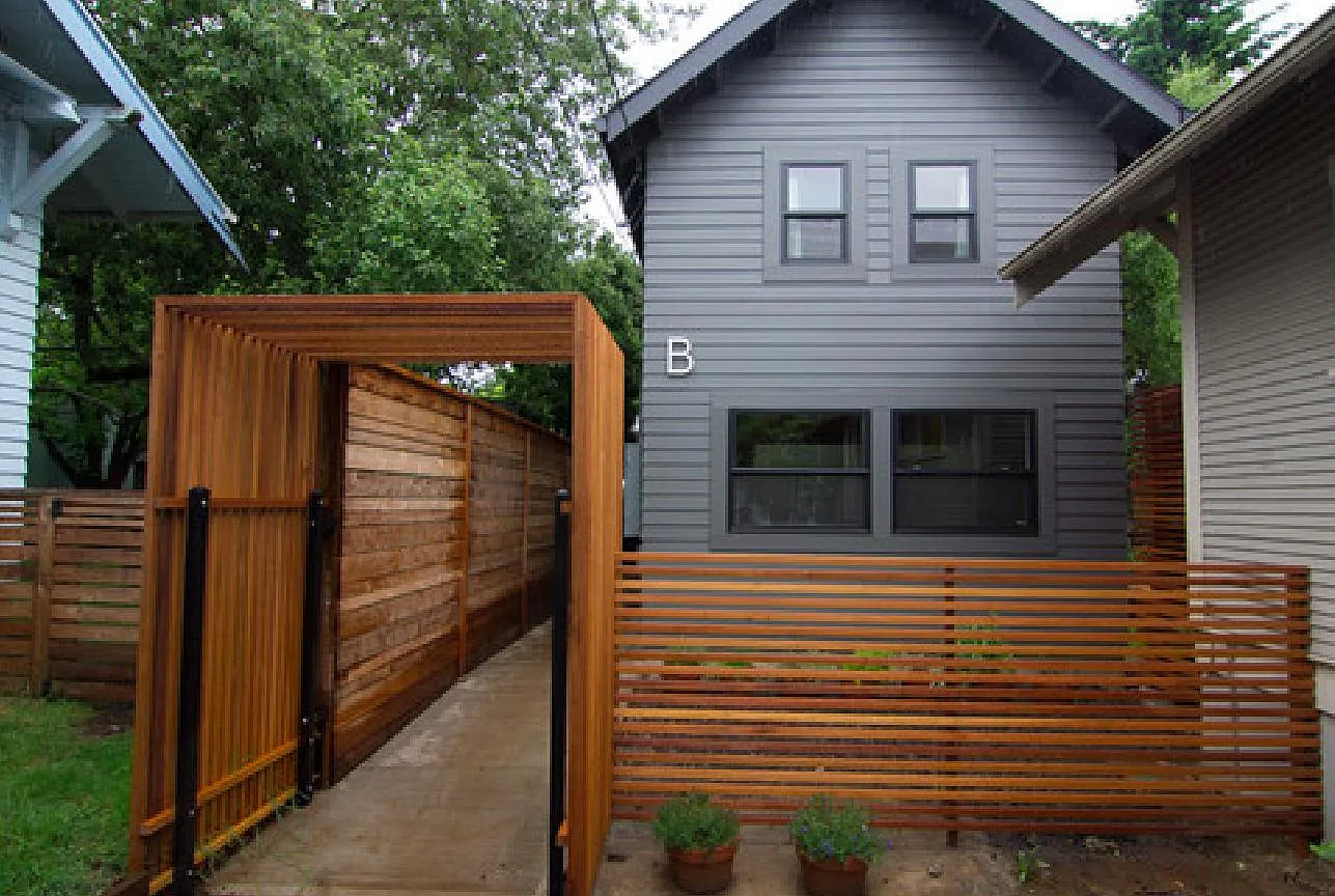 2604 SE 48th Ave — Photo 1