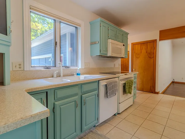 4015 Holiday North Ct — Photo 7