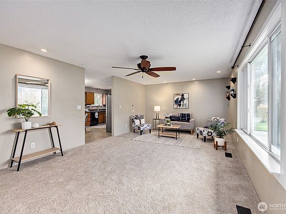 2nd image of 2522 Greenwood Drive NE