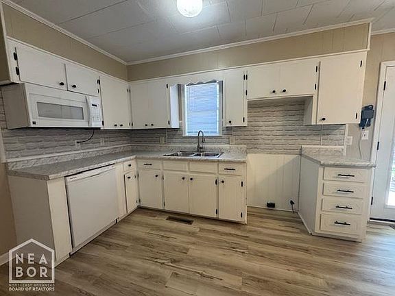 4th image of 710 Wooten St