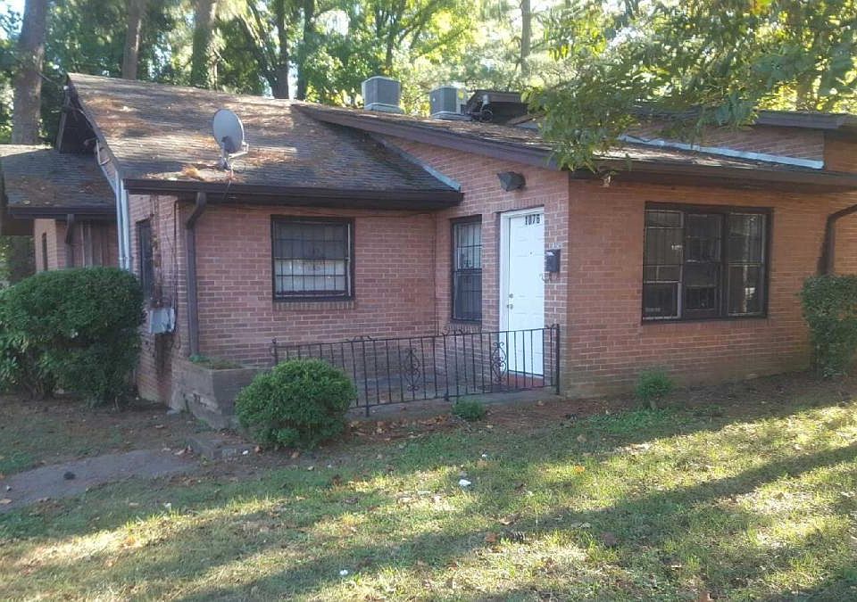 Duplex 1076 Donnelly Ave