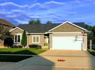 2601 Green Creek Rd, Cedar Falls, IA 50613