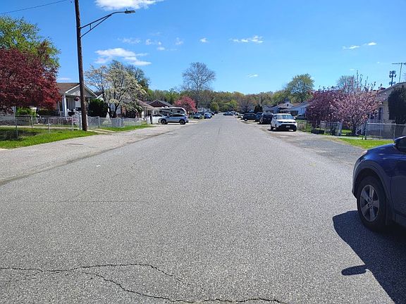 4th image of 16 Chandelle Rd