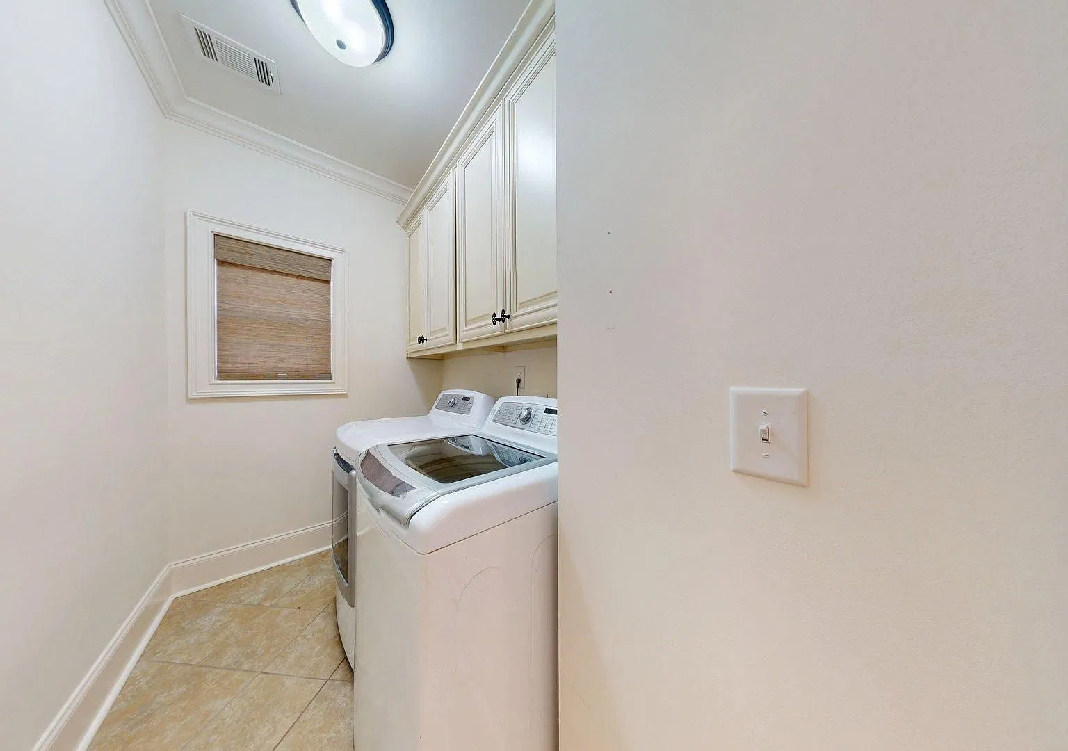 Beautiful 4/4 Home in Grove Hill! — Photo 4