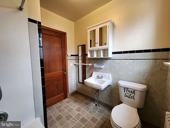 5th image of 842 Bethlehem Pike APT A