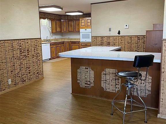 4th image of 706 Smith St