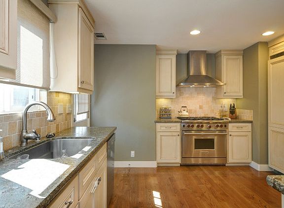 5th image of 2279 Westgate Ave