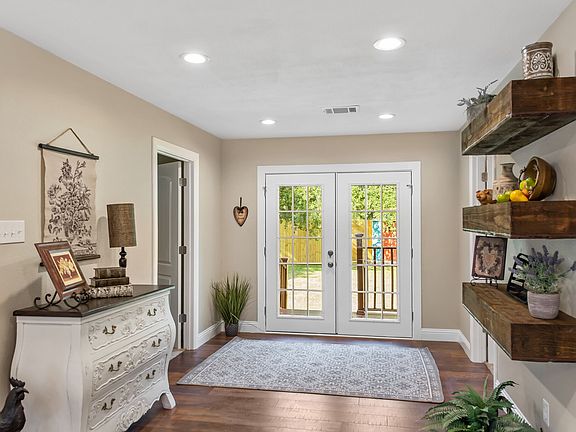 5th image of 403 Richmond Ln