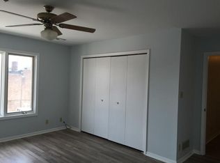 206 Main St APT 3A, Hobart, IN 46342