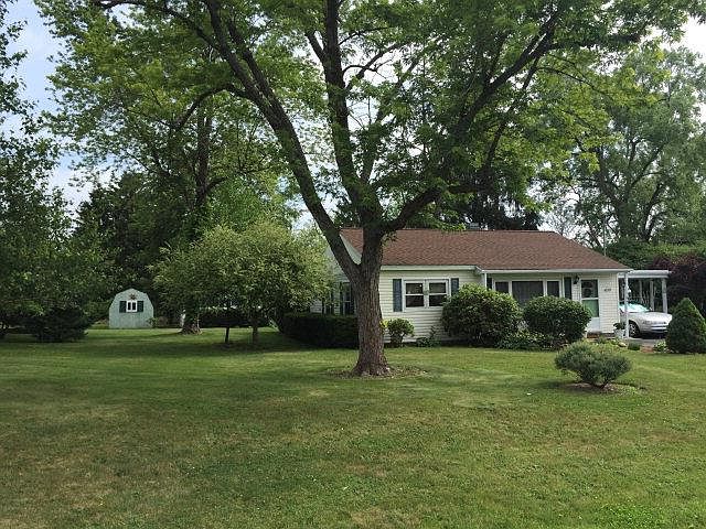 1st image of 155 W Bennett Cir
