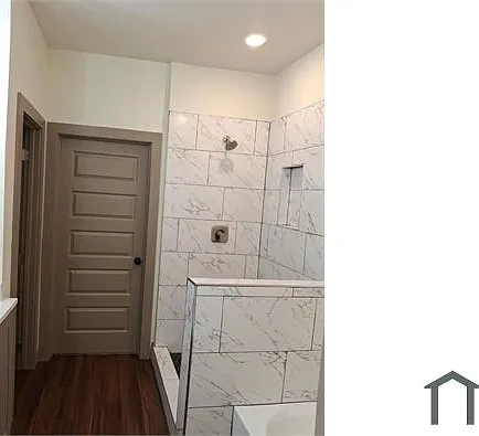 1401 Marshall St — Photo 9