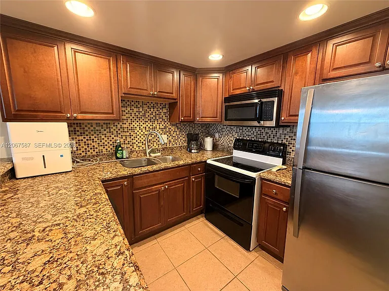 1825 S Ocean Dr #607 — Photo 5