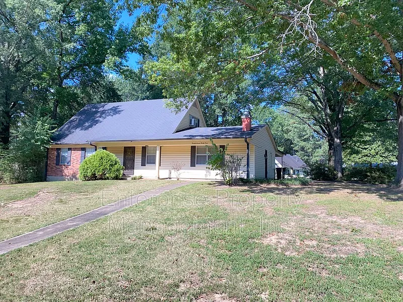 4 bed, 2.0 bath, 1984 sqft, $1,850 — Photo 2