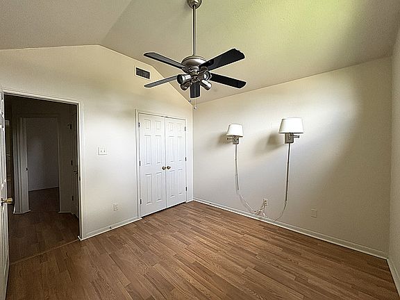 4th image of 3912 Bur Oak Dr