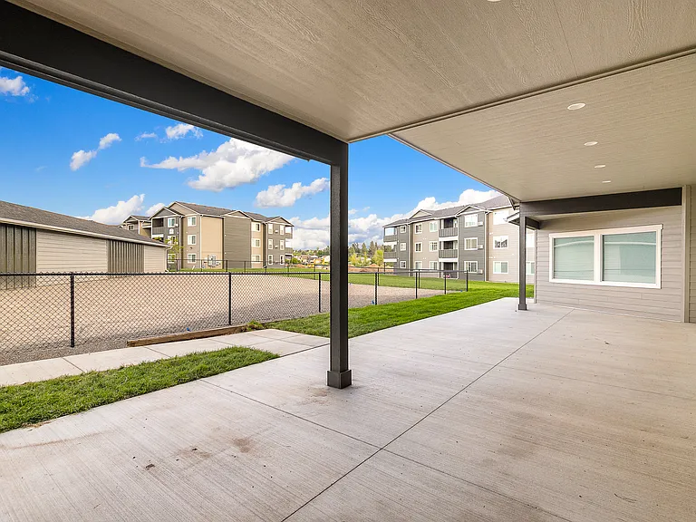 Crown Pointe Apartments — Photo 19