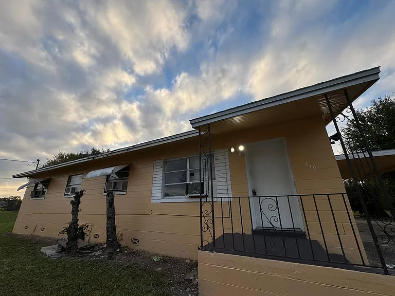 416 Sun Ct — Photo 2