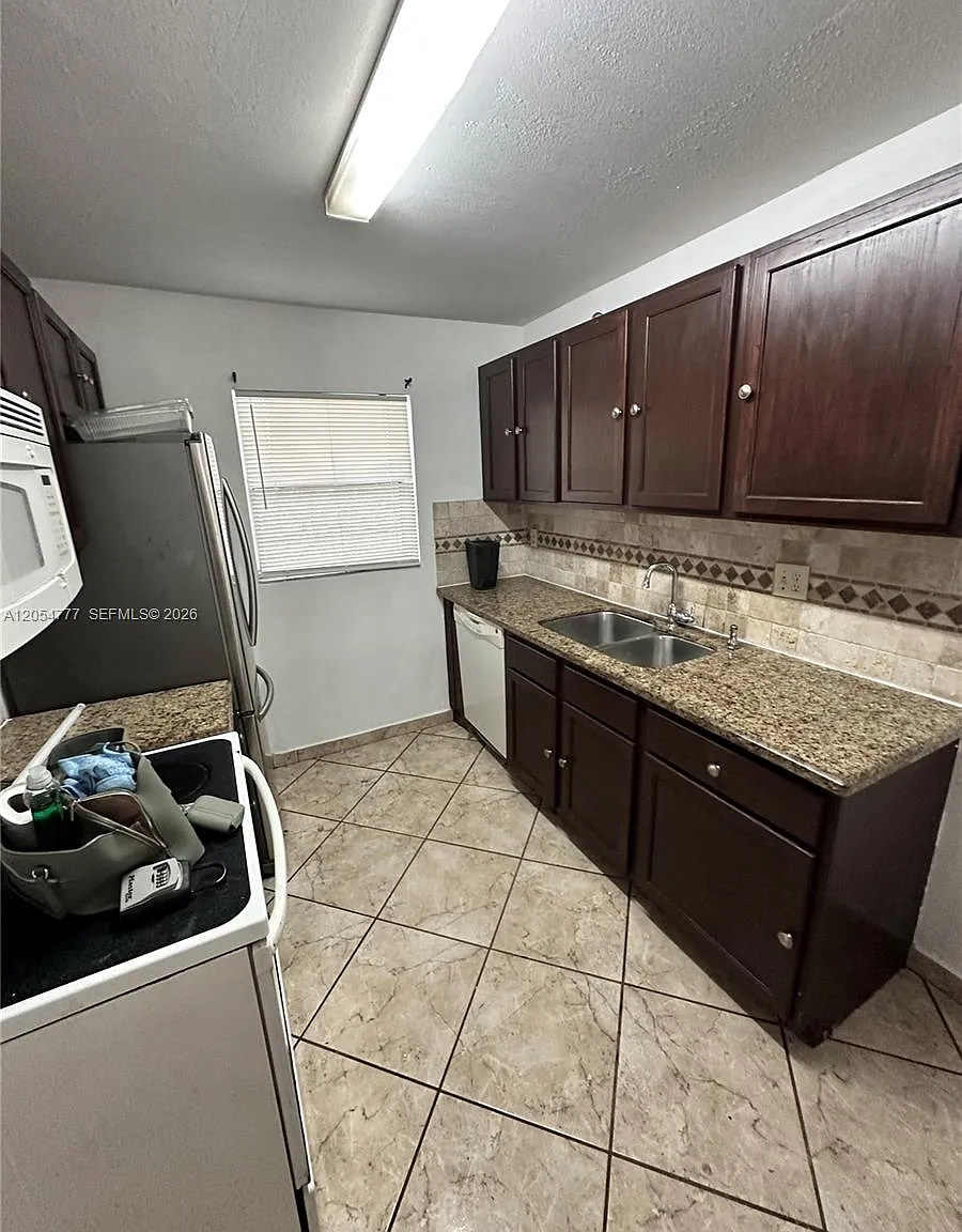 Oaks Condo — Photo 2