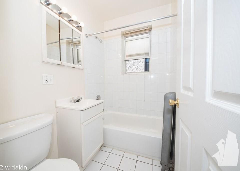 1st image of 912 W Dakin St #1025