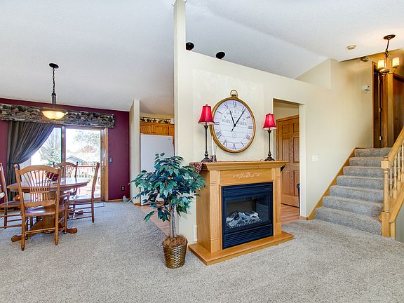 5th image of 165 Red Clover Ln