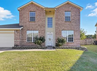 529 Roundrock Ln, Fort Worth, TX 76140