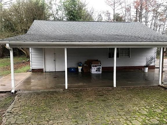 3rd image of 204 Balfour Dr