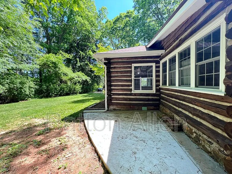 133 Springside Rd — Photo 3