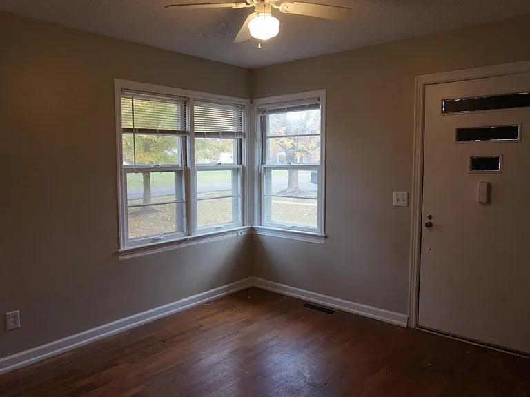 212 Woodlawn Ave — Photo 8
