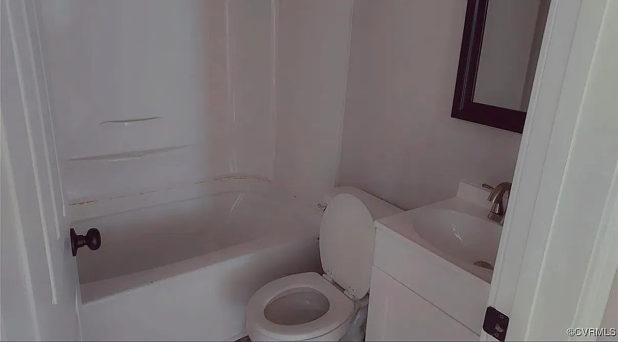 3 bed, 884 sqft, $1,650 — Photo 3