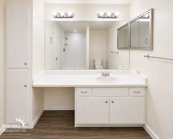 910 E Marlette Ave #19 — Photo 9
