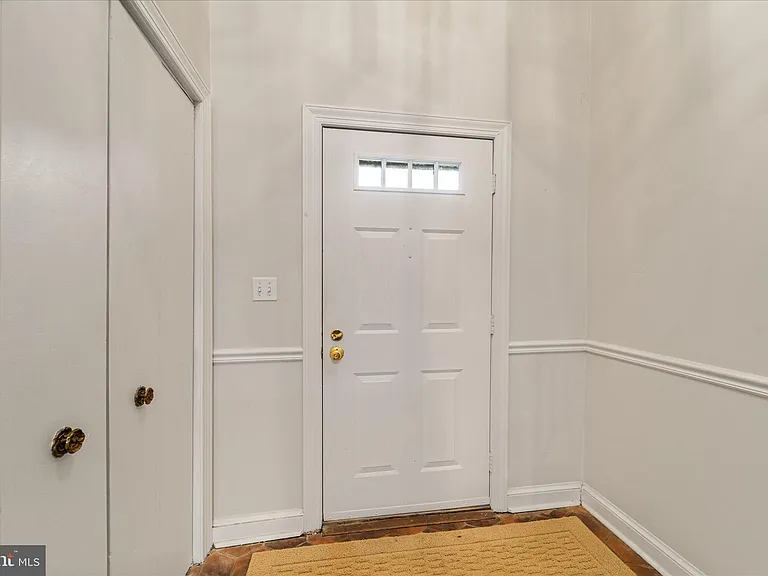 3885 Chain Bridge Rd — Photo 6