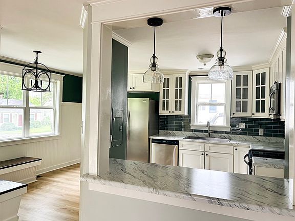 4th image of 3926 Greenleaf Ave