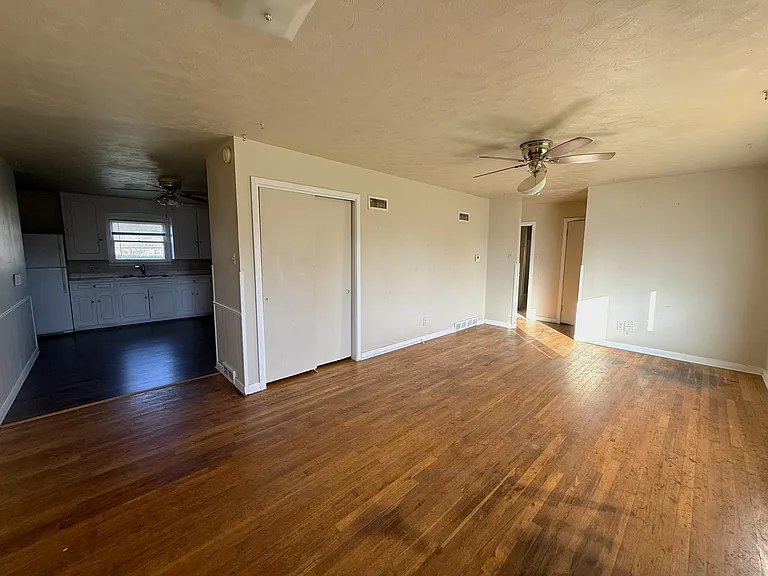 604 N Powell St — Photo 4
