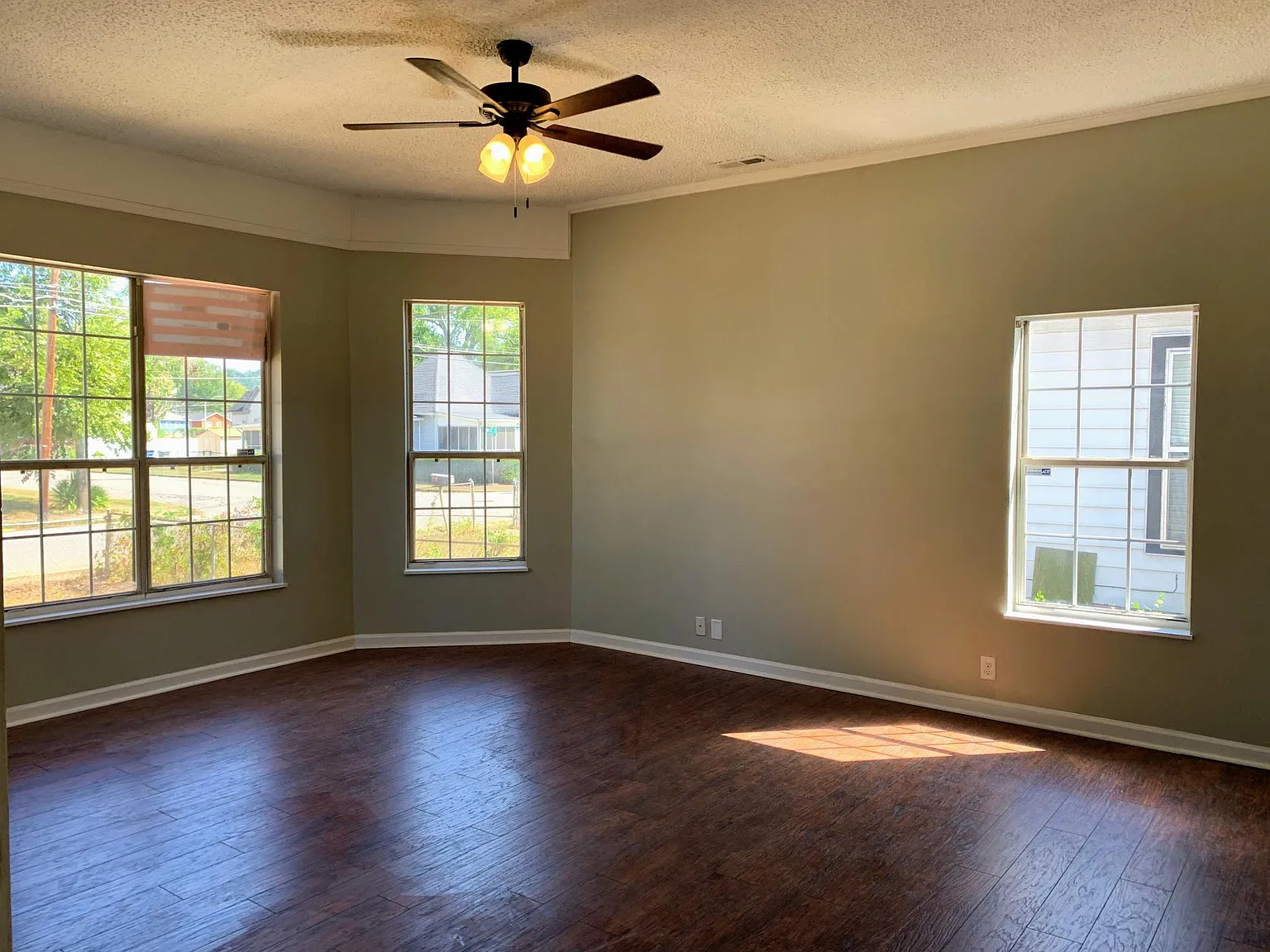 3 bed, 1236 sqft, $1,650 — Photo 3
