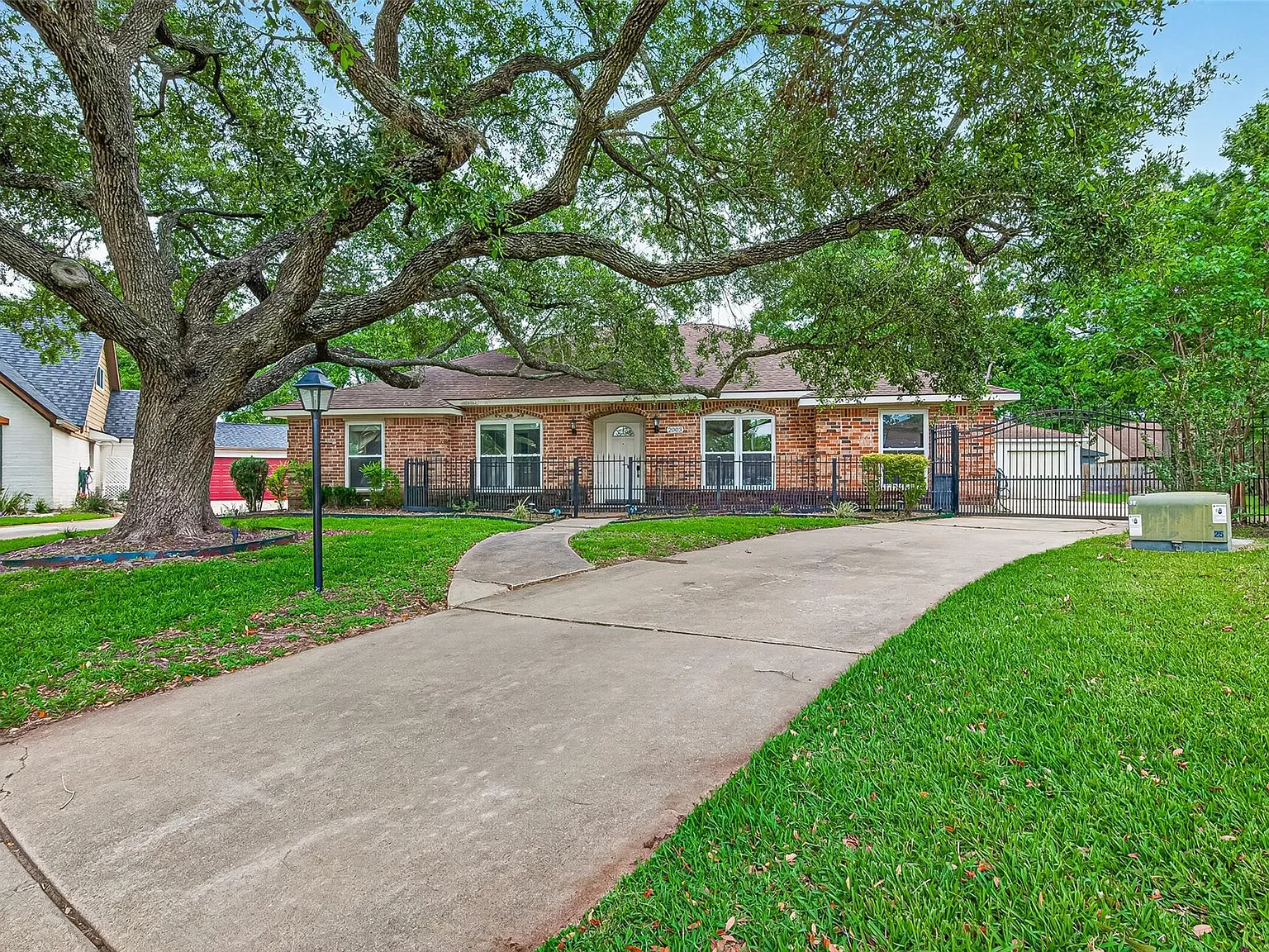 4 bed, 2.5 bath, 2457 sqft, $2,500 — Photo 2